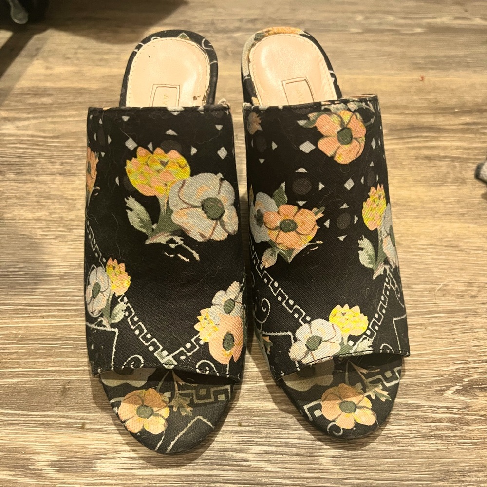 Avec Les Filles Floral Summer Sandal!